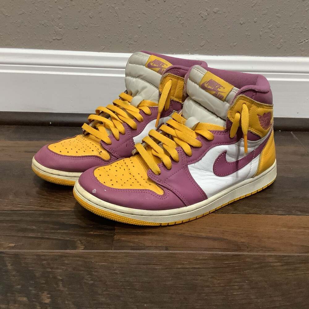 Nike Air Jordan 1 Retro High OG Brotherhood 8.5 (University Gold/Light Bordeaux)